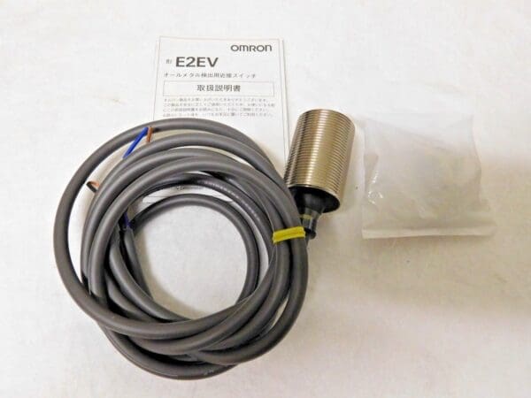 Omron Inductive Proximity Sensors Cylinder Shielded 12-24 VDC Qty 3 E2EV-X10C2