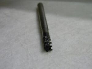 Kennametal 1/4" 5F Solid Carb 0.015" Cor Rad Spiral Fl Cor Rad End Mill 4048742