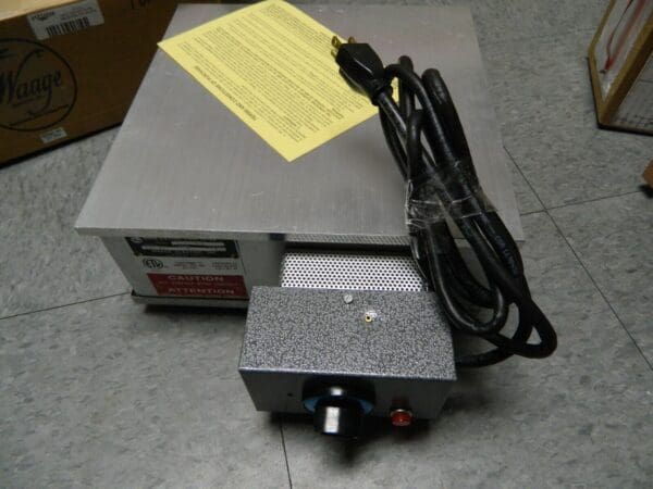 WAAGE 12″ Long x 12 Wide x 6″ High, 115 Volt Hot Plate 1212-5-1