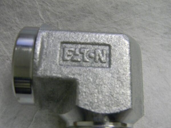 Eaton Weatherhead Flare-Twin Fitting 1" NPT Female x 1" JIC Male QTY 6 C5455X16