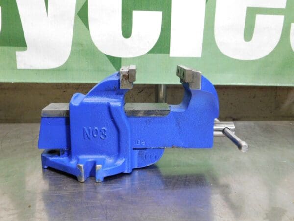 Irwin Bench Vise 4″ Jaw Width 2-3/4" Throat Depth 3