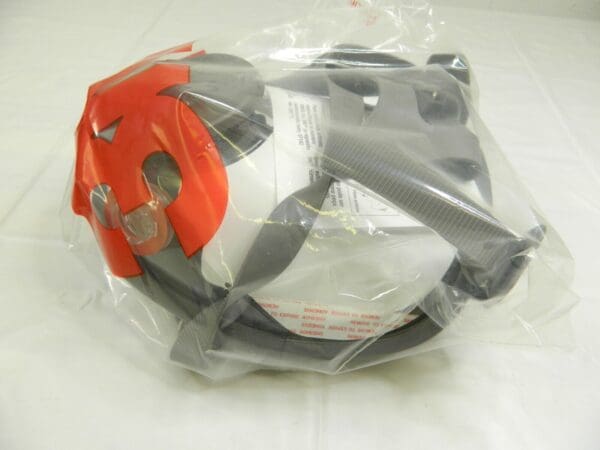 3M Full Face Respirator Silicone, Bayonet, Medium, PAPR & SAP Compatible 6800