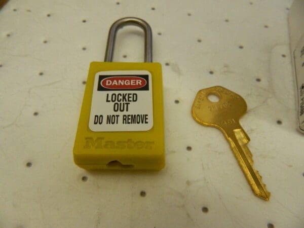 MASTER LOCK qty 6 Lockout PadlockKeyed Alike & Keyed Different S31KAYLW