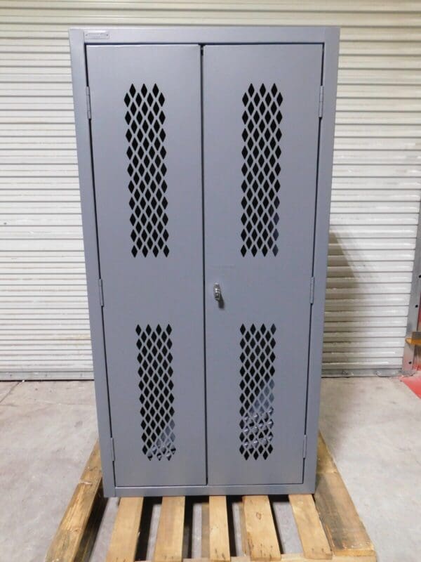 Durham Steel Storage Cabinet 36″ W 18″ D 72″ H DAMAGE EMDC-361872-95