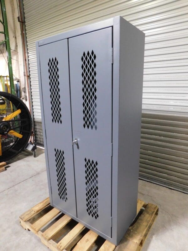 Durham Steel Storage Cabinet 36″ W 18″ D 72″ H DAMAGE EMDC-361872-95