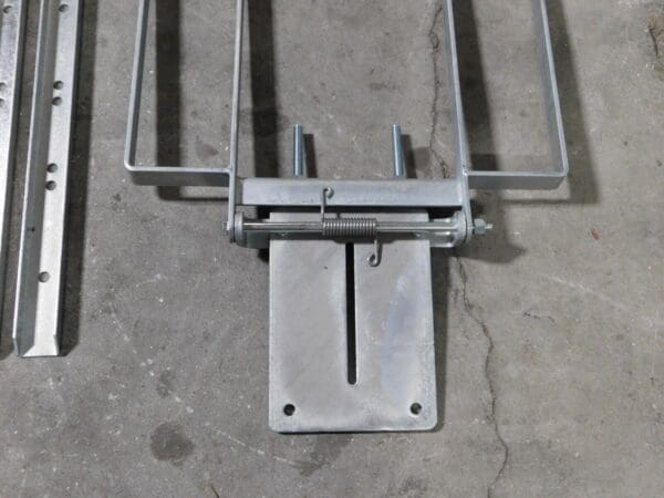 Fabenco Galvanized Carbon Steel Self Closing Rail Safety Gate XL71-21