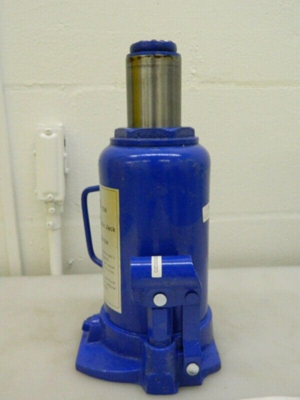 WorkSmart Side Pump Bottle Jack 20 Ton Load Cap. WS-MH-JACK1-110