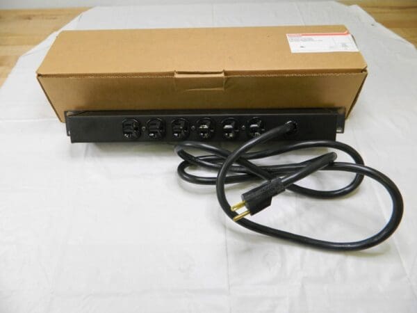 WireMold 19" Rackmount 6 Outlet 120V 15A Power Distribution Unit Strip J06B0B