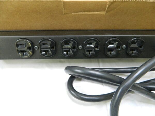 WireMold 19" Rackmount 6 Outlet 120V 15A Power Distribution Unit Strip J06B0B