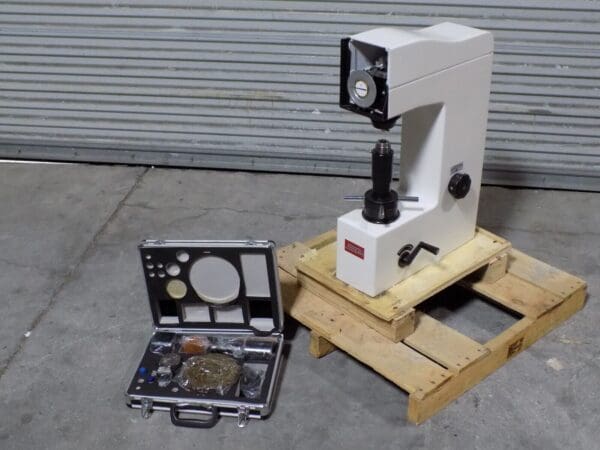 CV Benchtop Hardness Tester w/ Dial Gage Rockwell A B C F Scale 15-142-3 Damage