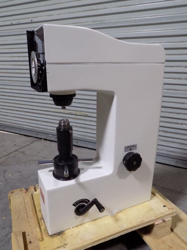 CV Benchtop Hardness Tester w/ Dial Gage Rockwell A B C F Scale 15-142-3 Damage