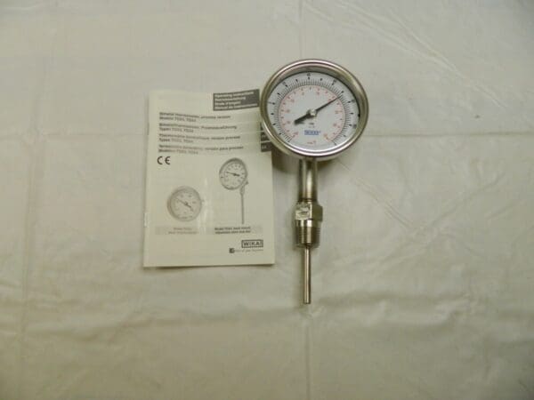 WIKA Bimetal Dial Thermometer: -40 to 120 ° F, 2-1/2″ Stem Length 31025A002G4