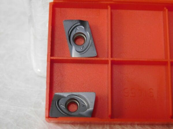 Sandvik Carbide Milling Inserts QTY 2 R390-18 06 08H-PL 1130