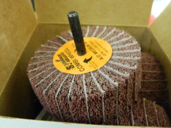 3M - 42804 Standard Abrasives Buff And Blend Combi-Wheel qty 10 898004