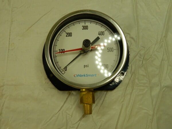 Pressure Gauge: 4 –1/2 " Dial, 600 psi, 1/4 " Thread, NPT, Lower Mount WS-PE-309