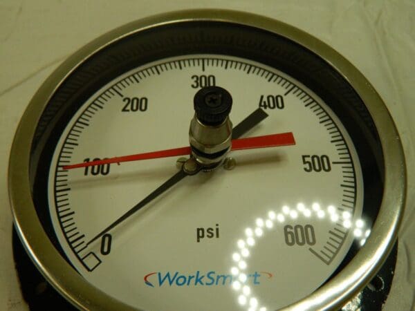 Pressure Gauge: 4 –1/2 " Dial, 600 psi, 1/4 " Thread, NPT, Lower Mount WS-PE-309