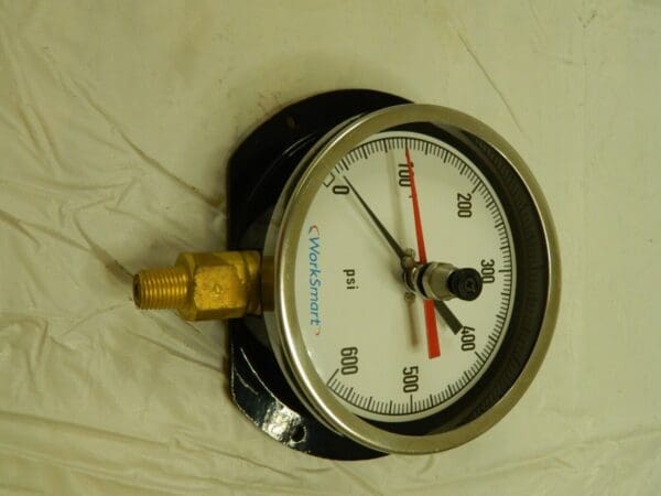 Pressure Gauge: 4 –1/2 " Dial, 600 psi, 1/4 " Thread, NPT, Lower Mount WS-PE-309