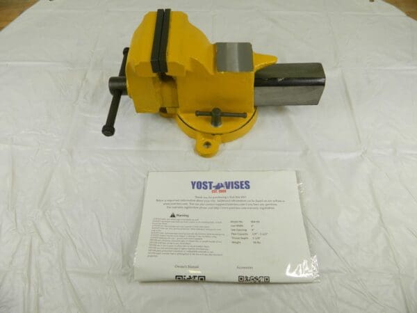 YOST VISES Bench & Pipe Combination Vise: 4″ Jaw Width & Opening 904-HV