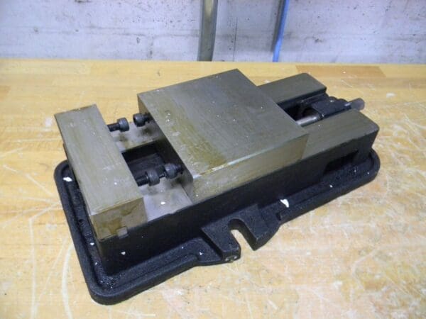 Interstate Horizontal Positive Locking Machine Vise w/ Swivel Base 6" Jaw Width