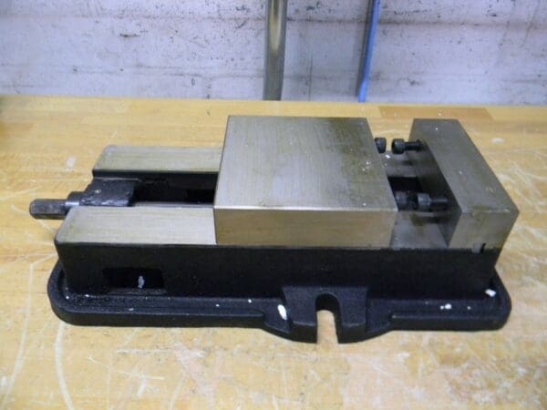 Interstate Horizontal Positive Locking Machine Vise w/ Swivel Base 6" Jaw Width