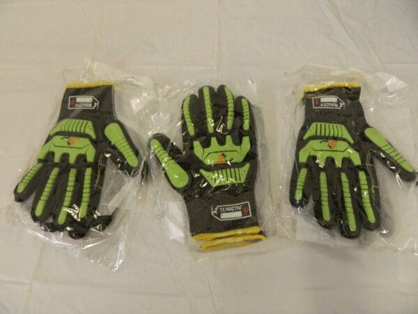 Superior Glove TenActiv size med. Micropore A7 Cut Impact Gloves qty 3 STACXPNVB