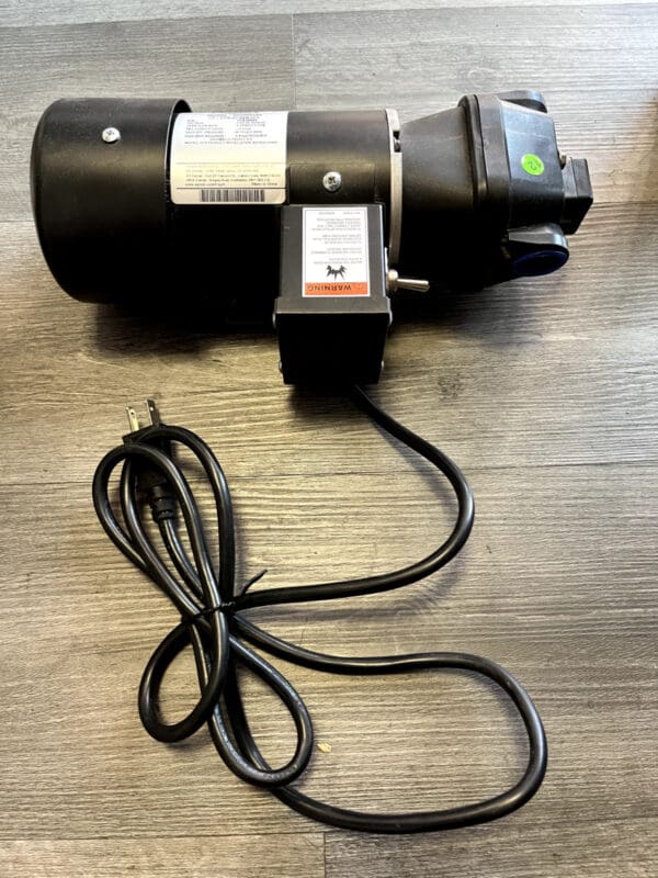 FLOJET 1/10 HP, 1/2 Inlet Size, 1/2 Outlet Size Diaphragm Spray Pump 04300529A