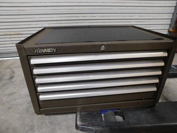 KENNEDY Tool Chest: 5 Drawers 20″ OAD 16-5/8″ OAH 29″OAW DAMAGED 2805XB