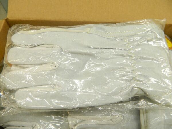 Pip Leather Gloves, Size Large, Gunn Cut Qty 15 Pairs 09-K3720/L