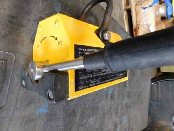 GIBRALTAR Magnetic Lifter: 2,500 lb Capacity DEFECTIVE 1PLM-103-G