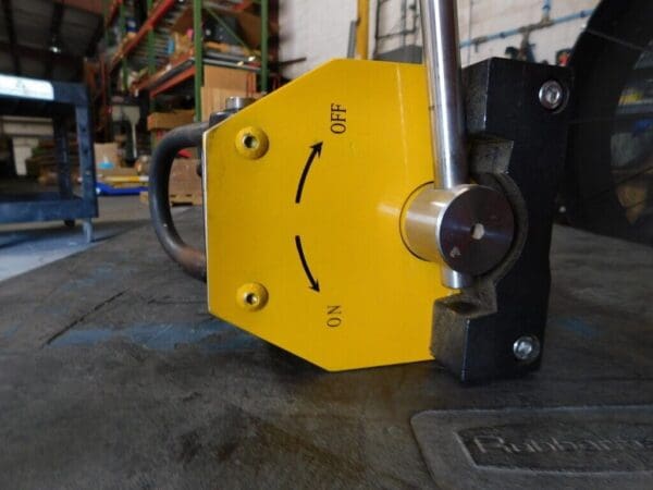 GIBRALTAR Magnetic Lifter: 2,500 lb Capacity DEFECTIVE 1PLM-103-G