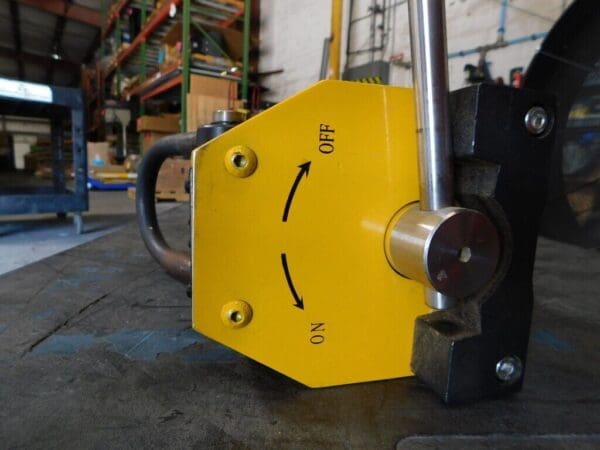 GIBRALTAR Magnetic Lifter: 2,500 lb Capacity DEFECTIVE 1PLM-103-G