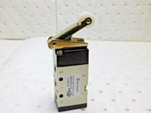 Jupiter Pneumatics 5/2 Way Roller Lever Mechanical Valve 1/8"NPT 5250222012JP