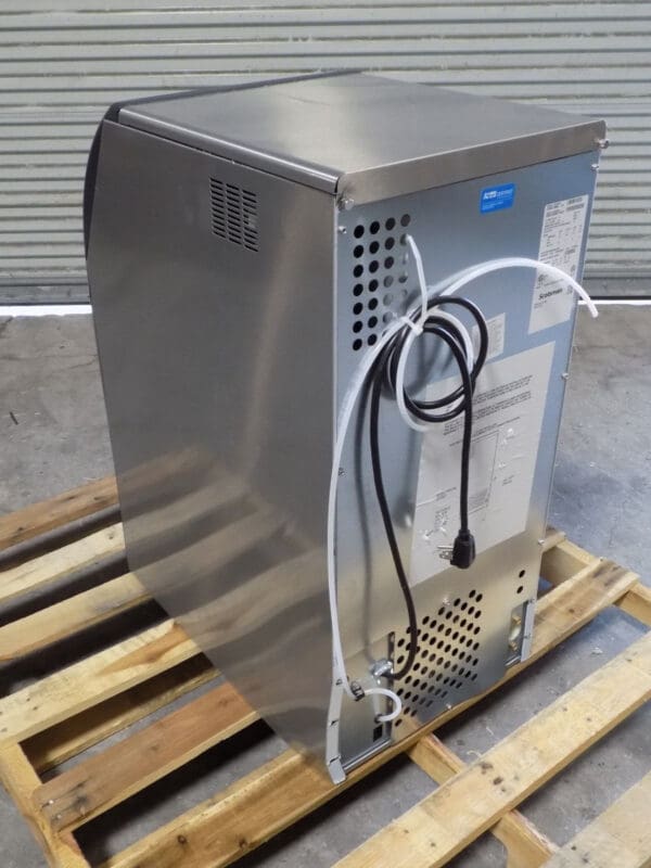 Scotsman Air-Cooled Undercounter Ice Machine 115v CU0415MA-1 Damaged