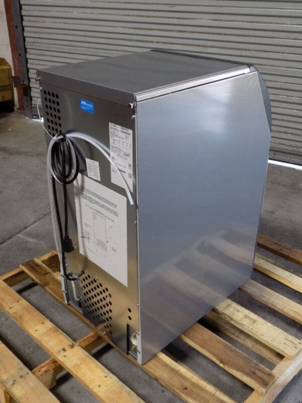 Scotsman Air-Cooled Undercounter Ice Machine 115v CU0415MA-1 Damaged