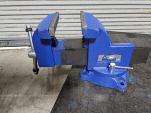 GIBRALTAR Vise: Bench & Pipe Combination Swivel Vise