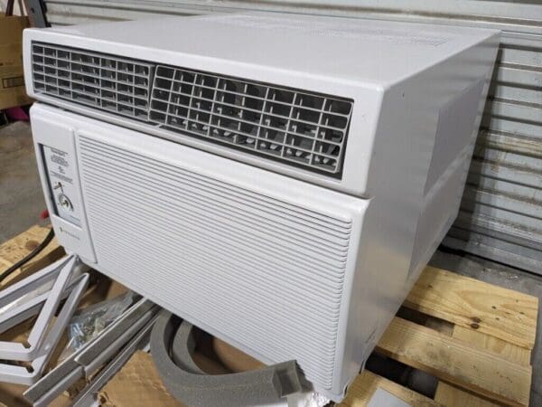 FRIEDRICH Window Air Conditioner w/Electric Heat: 20,000 BTU DAMAGED KEM18A34A