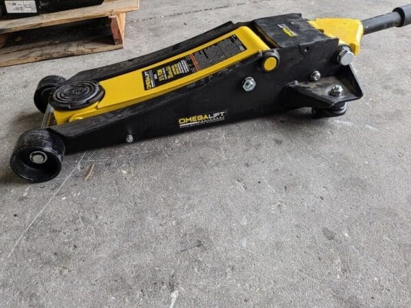 OMEGA LIFT EQUIPMENT 3.5 Ton Capacity Service Floor Jack 29038