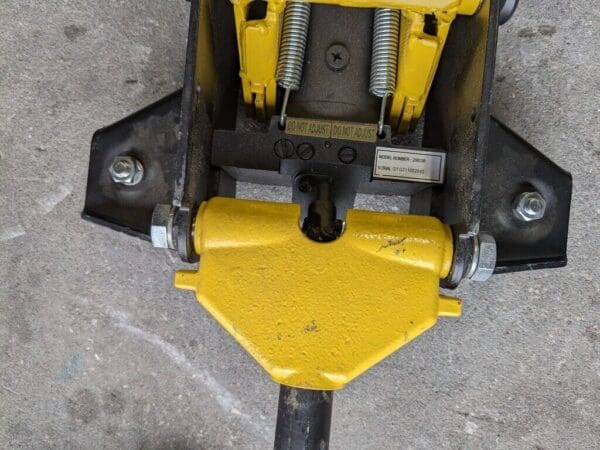 OMEGA LIFT EQUIPMENT 3.5 Ton Capacity Service Floor Jack 29038