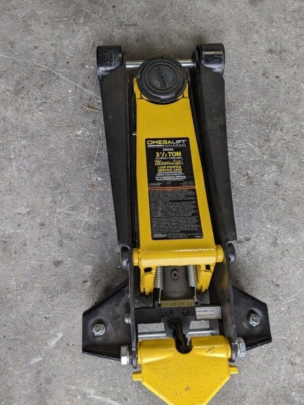 OMEGA LIFT EQUIPMENT 3.5 Ton Capacity Service Floor Jack 29038