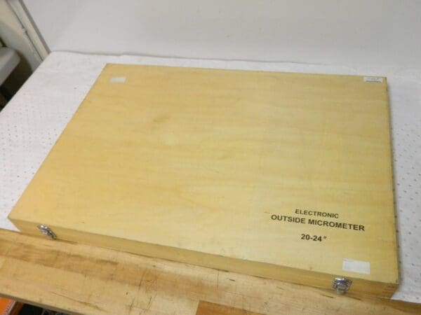 SPI Outside Micrometer Set w/ Interchangeable Anvil 20" - 24" Range 13-494-0