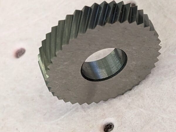 Standard Knurl Wheel: 21.5 mm Dia, 90 ° Tooth Angle, 17 TPI, Diagonal CCRX1.5