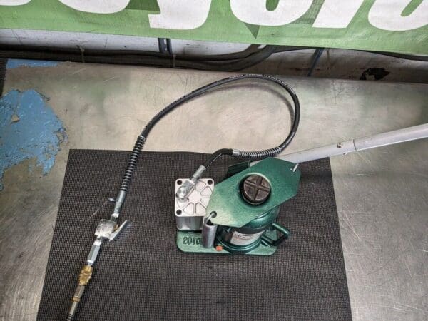 Safeguard Jack Air/Hydraulic Bottle Jack 20 Ton Capacity 61206