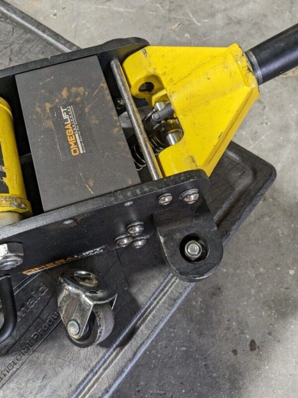 OMEGA Floor Jack: Aluminum 3 Ton Capacity Service 26030