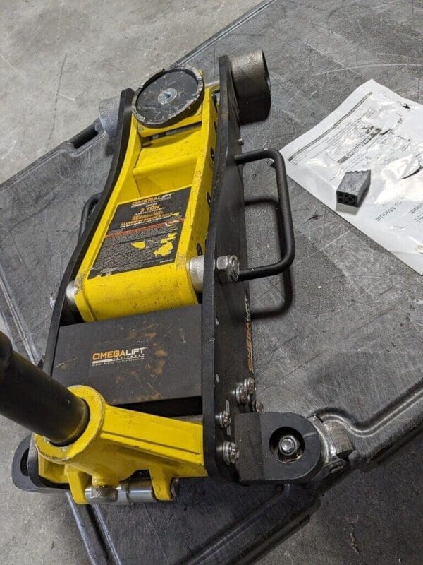 OMEGA Floor Jack: Aluminum 3 Ton Capacity Service 26030