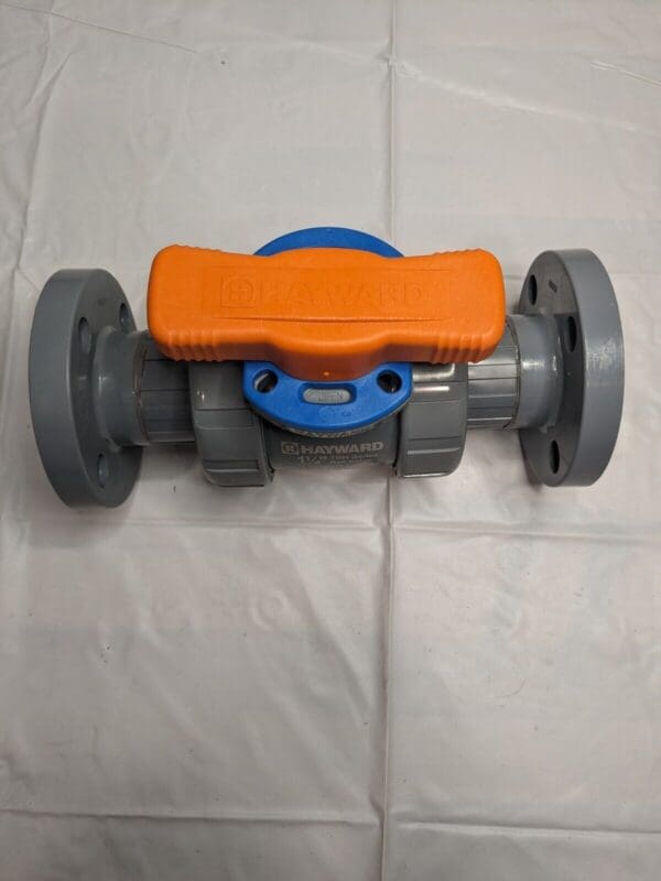 Hayward Manual Ball Valve: 1-1/4″ Pipe, Full Port TBH2125A0FV0000