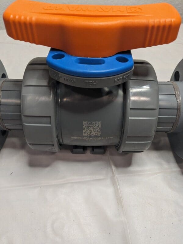 Hayward Manual Ball Valve: 1-1/4″ Pipe, Full Port TBH2125A0FV0000