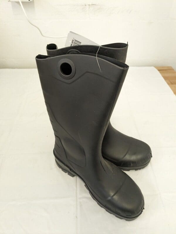 DUNLOP Work Boot: Size 11, 14″ High, PVC 86776.11