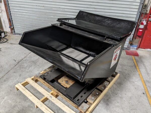 Hippo Hopper Heavy Duty Self-Dumping Hopper w/ Lid and Drain Valve HH24HD