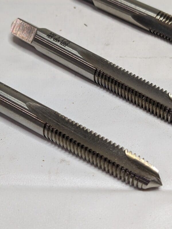 Spiral Point Tap: M8x1.25 Metric Coarse, 2 Flutes, Plug QTY 3 27365