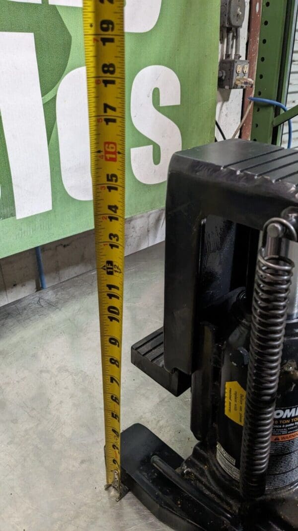 OMEGA LIFT EQUIPMENT 10 Ton Capacity Hydraulic Toe Lift Jack 13200